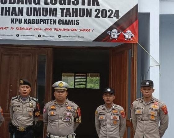 Ops Mantap Brata, Polres Ciamis Siagakan Personel PAM di Gudang Logistik Pemilu 2024