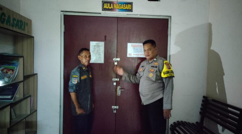 Polres Karawang, Polisi Laksanakan Pam Gudang PPK Karbar di Kantor Kelurahan Nagasari